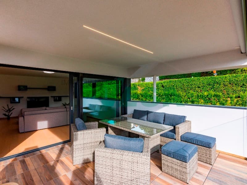 Splendido attico 7,5 locali con grande terrazza e parziale vista lago (3)