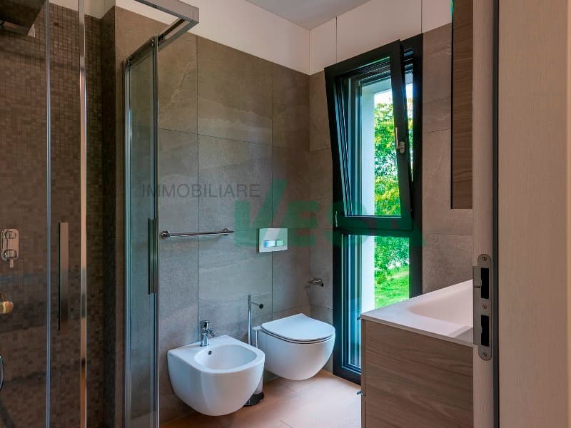 Splendido attico 7,5 locali con grande terrazza e parziale vista lago (7)
