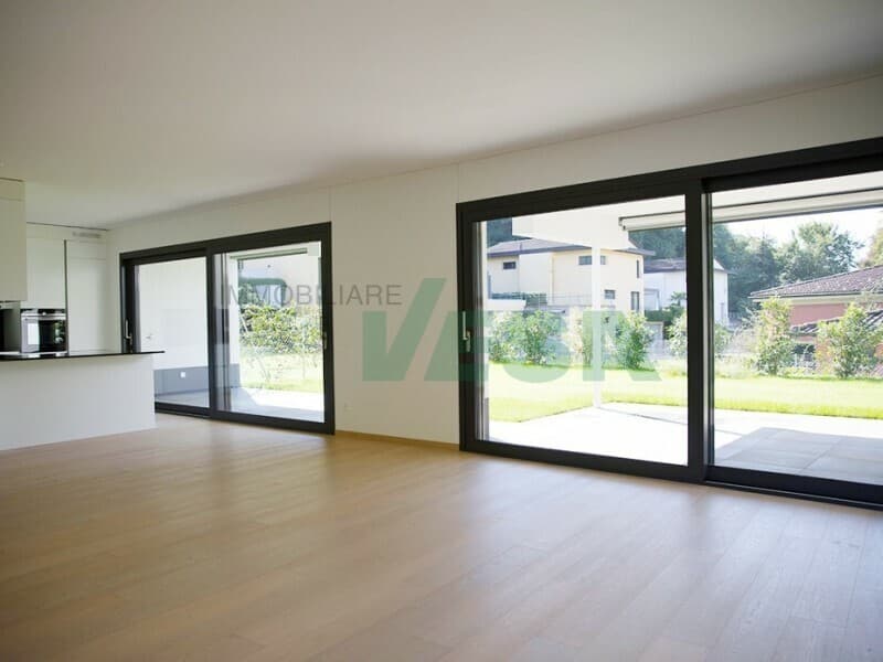 Splendido attico 7,5 locali con grande terrazza e parziale vista lago (11)
