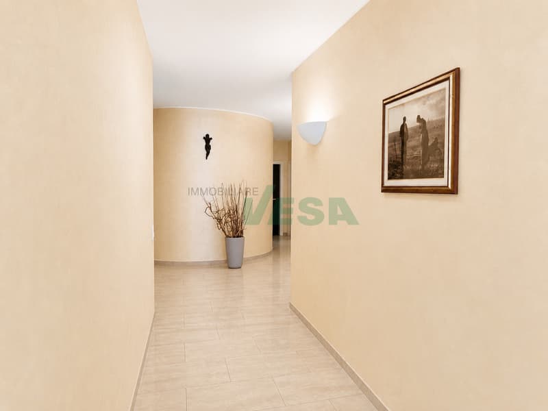Bel appartamento 6,5 locali con giardino in tranquilla zona collinare (5)