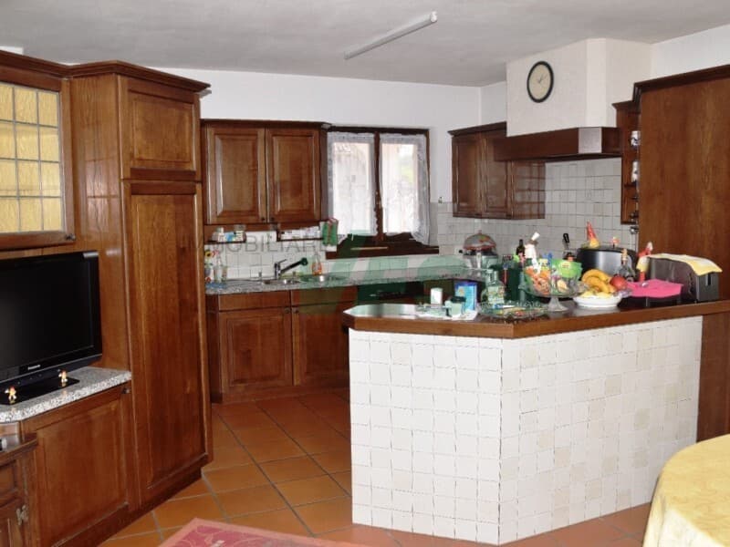 Elegante e spaziosa villa in stile mediterraneo con grande terreno (7)