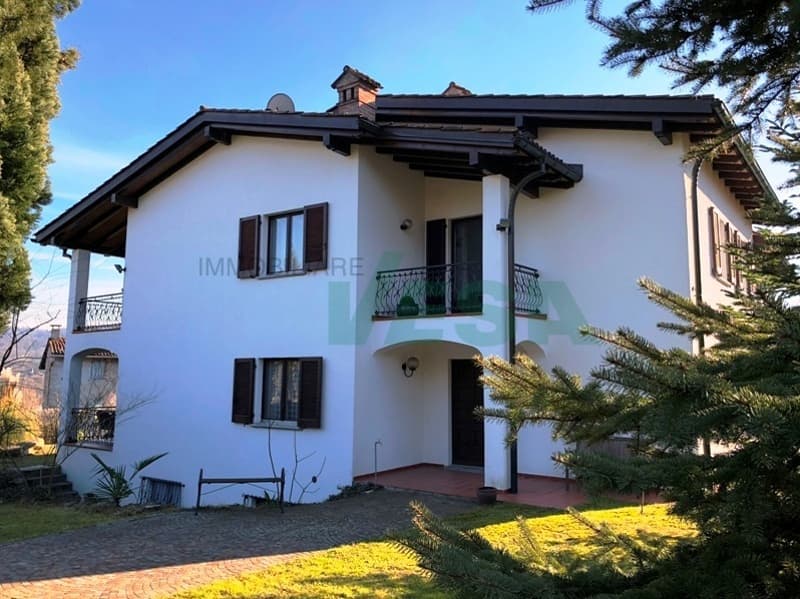 Elegante e spaziosa villa in stile mediterraneo con grande terreno (6)
