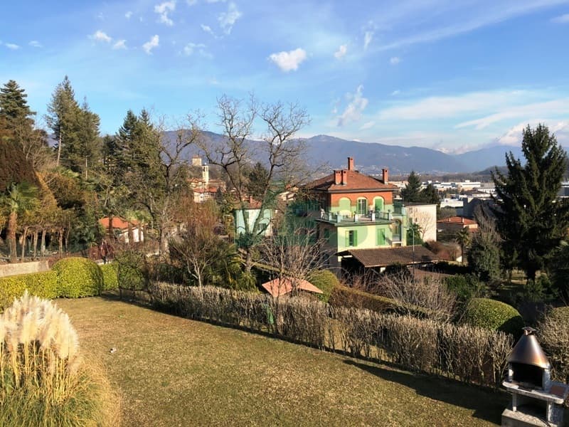 Elegante e spaziosa villa in stile mediterraneo con grande terreno (2)