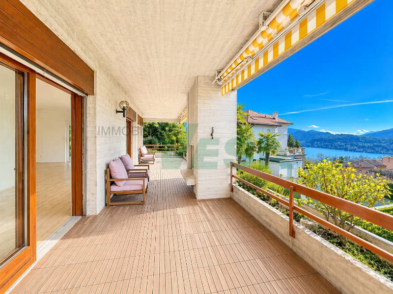 Elegante appartamento 5,5 locali con bella vista e giardino privato (2)
