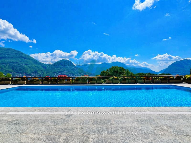 Elegante villa vista lago in esclusivo residence con piscina e tennis (7)