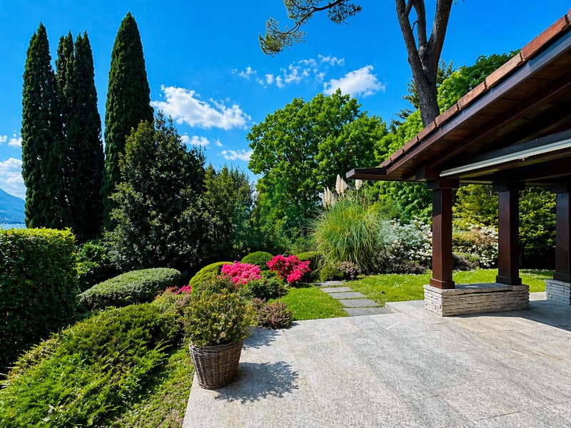 Elegante villa vista lago in esclusivo residence con piscina e tennis (5)