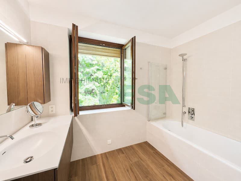 Elegante villa vista lago in esclusivo residence con piscina e tennis (12)