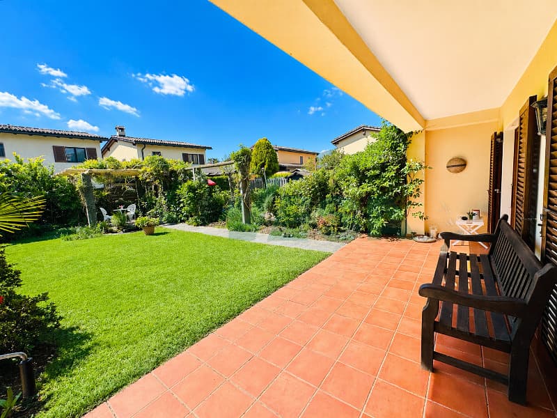 Accogliente casa con incantevole giardino, a due passi dal lago (7)