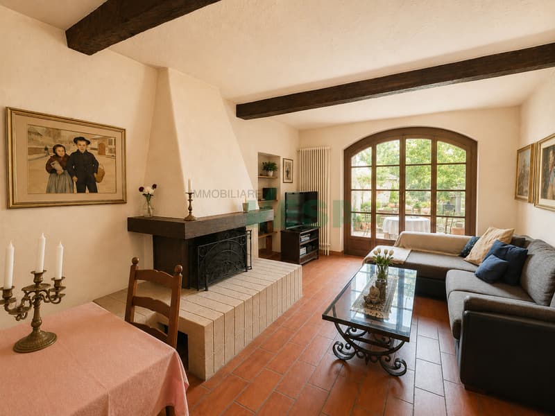 Affascinante ampia casa di nucleo con un grande e splendido giardino (4)
