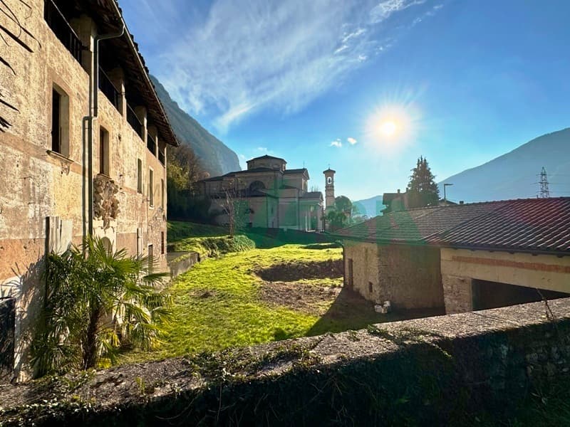 Bel terreno edificabile in splendida posizione tranquilla e soleggiata (3)