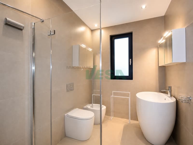 Moderna villa nuova con spettacolare vista panoramica e piscina (12)