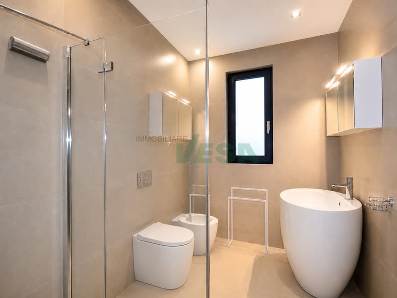 Moderna villa nuova con spettacolare vista panoramica e piscina (12)