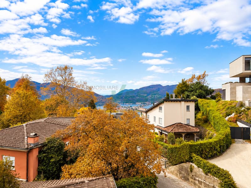 Magnifico attico 4,5 locali con grande terrazza e parziale vista lago (6)