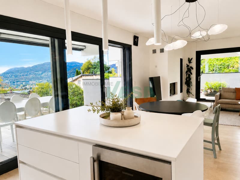 Magnifico attico 4,5 locali con grande terrazza e parziale vista lago (4)