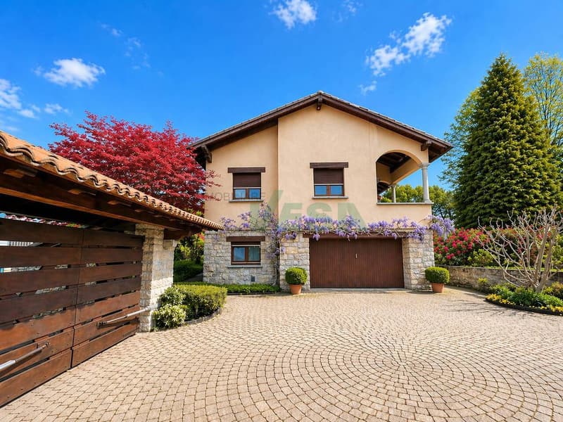 Lussuosa e importante villa signorile nel verde in zona comoda (7)