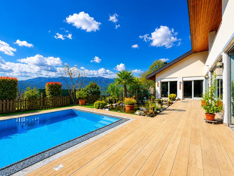 Spaziosa villa con piscina, grande giardino e appartamento monolocale (1)