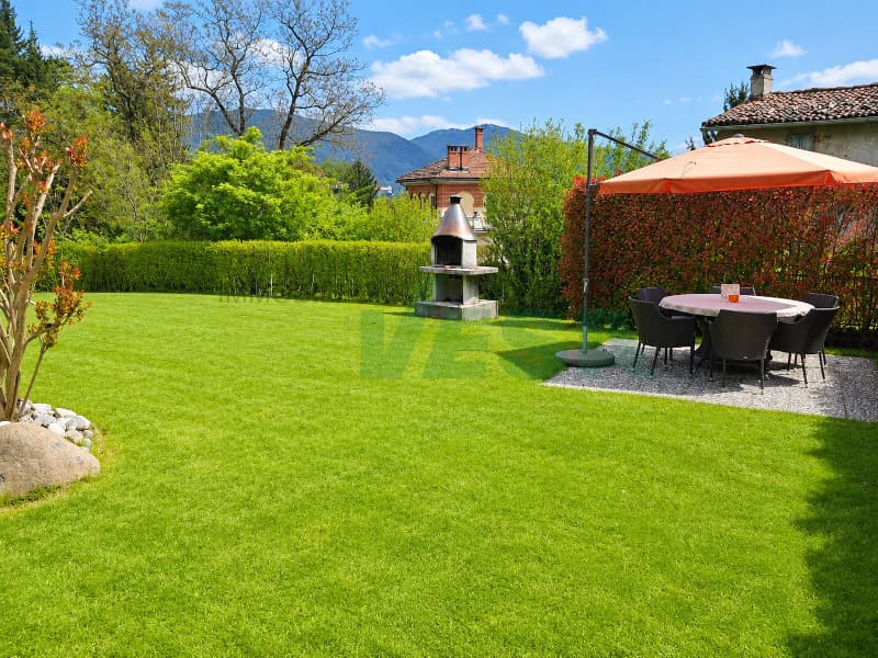 Elegante e spaziosa villa in stile mediterraneo con grande terreno (11)