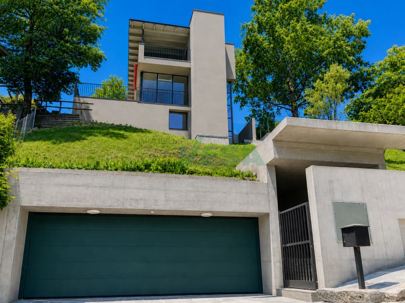 Confortevole e spaziosa villa moderna in posizione idilliaca (1)
