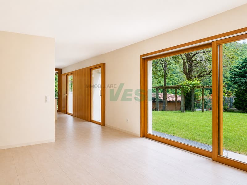 Confortevole e spaziosa villa moderna in posizione idilliaca (3)