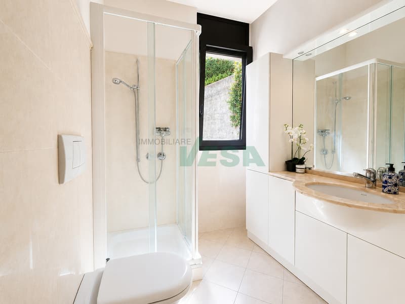 Bel appartamento 6,5 locali con giardino in tranquilla zona collinare (12)