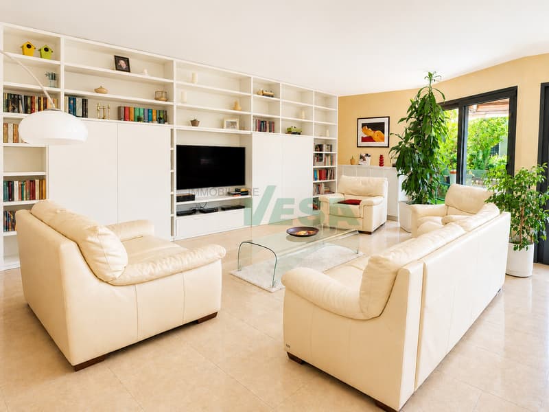 Bel appartamento 6,5 locali con giardino in tranquilla zona collinare (5)