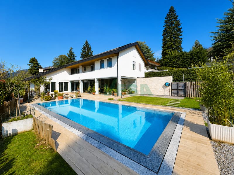 Spaziosa villa con piscina, grande giardino e appartamento monolocale (1)