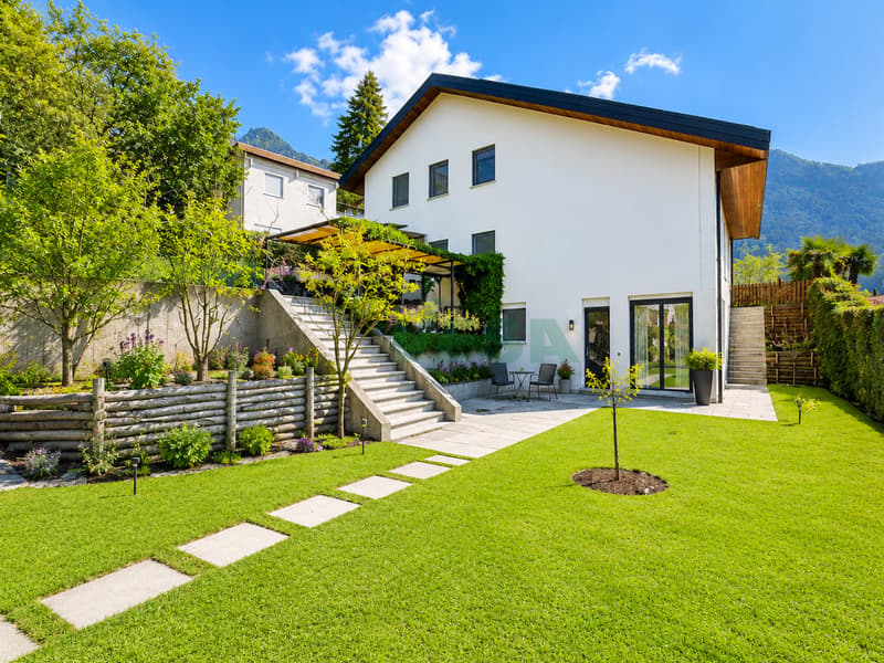 Spaziosa villa con piscina, grande giardino e appartamento monolocale (7)
