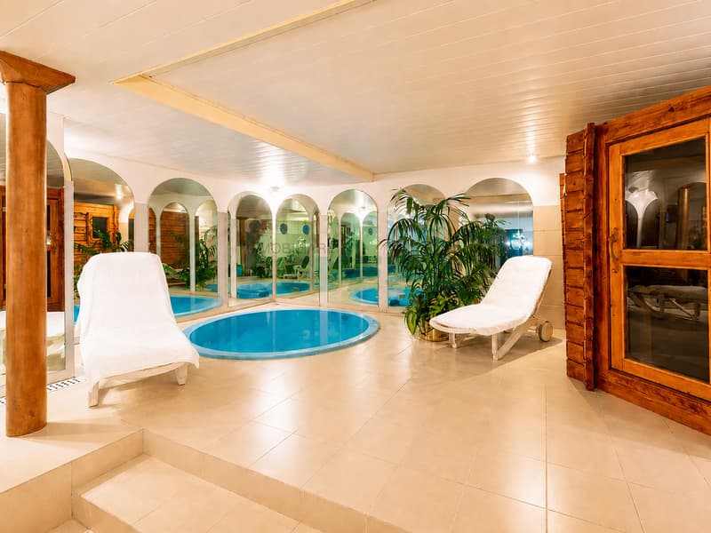 Accogliente villa unifamiliare su un piano con bel giardino e piscina (13)
