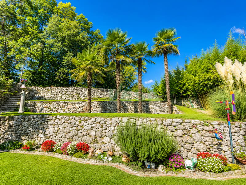 Affascinante ampia casa di nucleo con un grande e splendido giardino (1)