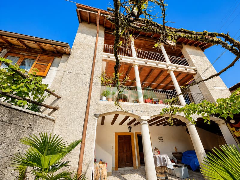 Affascinante ampia casa di nucleo con un grande e splendido giardino (2)