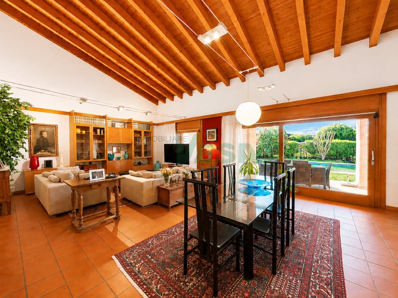 Ampia ed elegante villa signorile con molto spazio e con bella piscina (2)