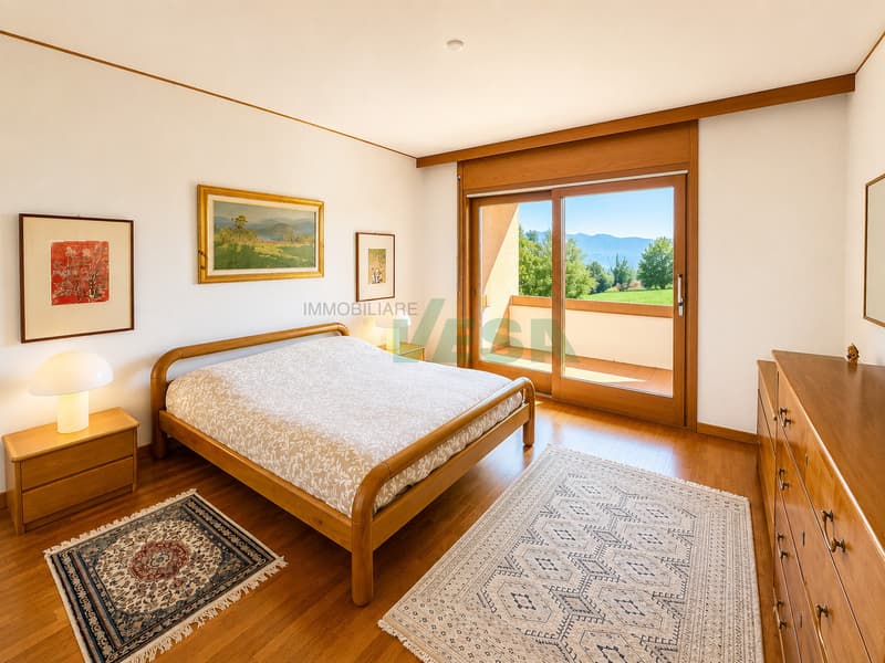 Ampia ed elegante villa signorile con molto spazio e con bella piscina (8)
