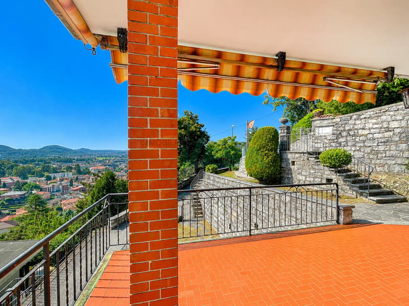 Spaziosa casa con 3 appartamenti (unibili) e con una magnifica vista (5)