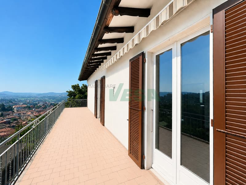Spaziosa casa con 3 appartamenti (unibili) e con una magnifica vista (9)
