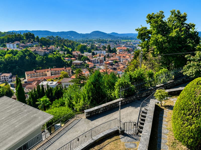 Spaziosa casa con 3 appartamenti (unibili) e con una magnifica vista (2)