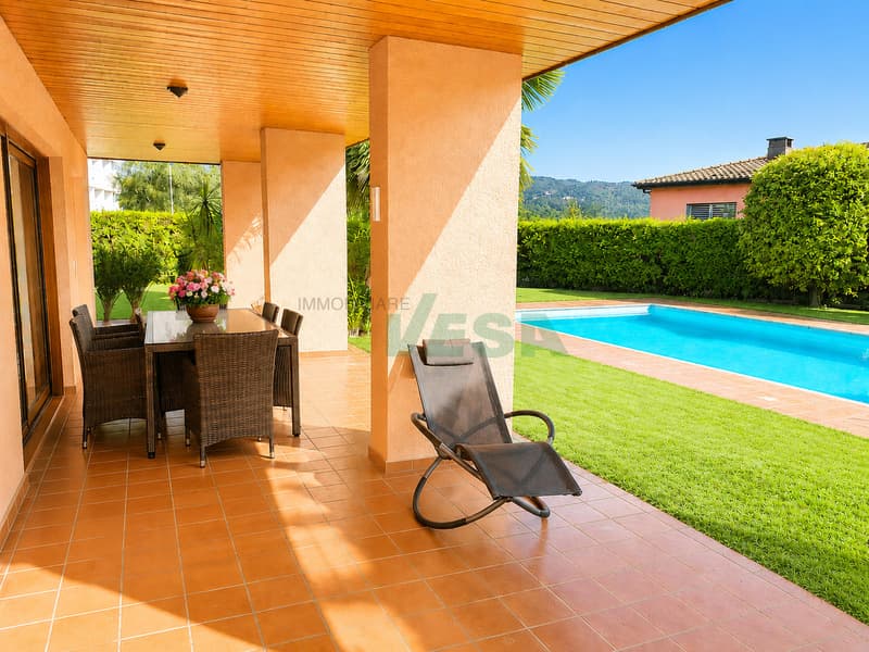 Ampia ed elegante villa signorile con molto spazio e con bella piscina (4)