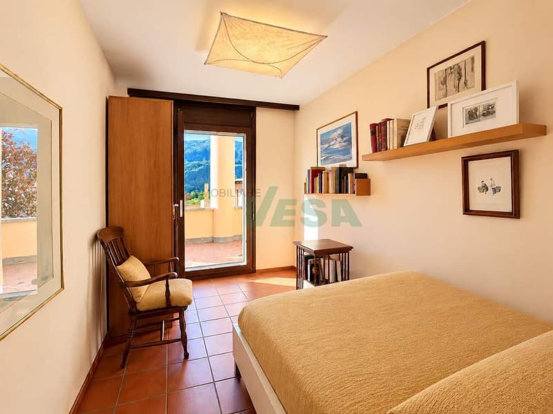 Incantevole e spaziosa casa a schiera di testa in zona comodissima (10)