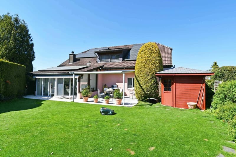Casa unifamiliare di 7,5 locali molto ben curata con un giardino bellissimo (1)