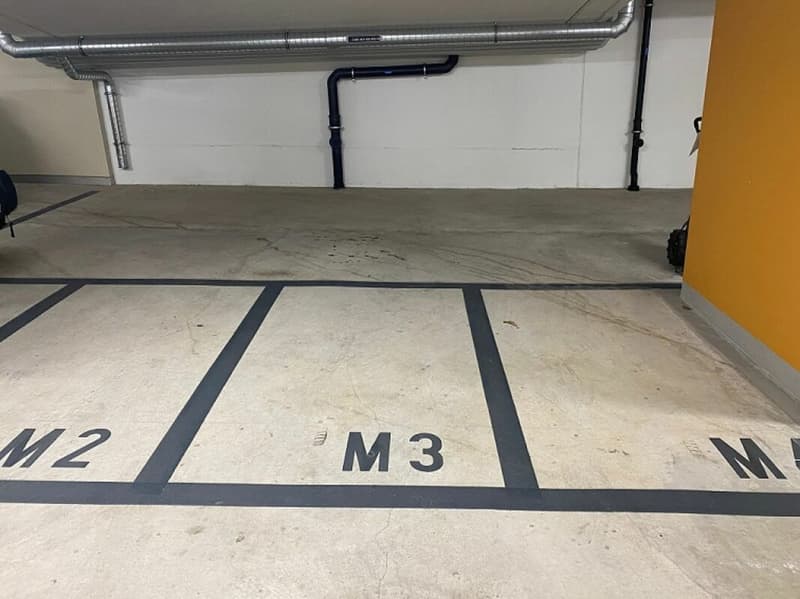 Motorradabstellplätze zu vermieten (1)