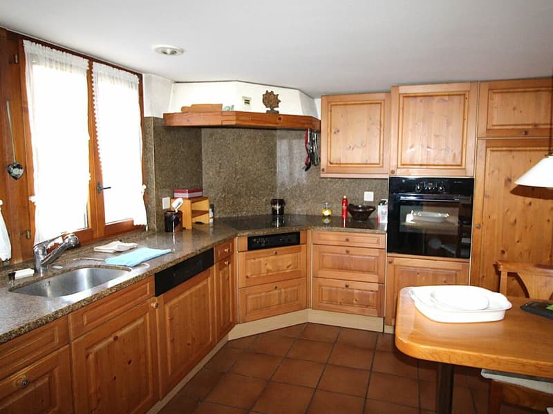Farmhouse with land reserve (3)