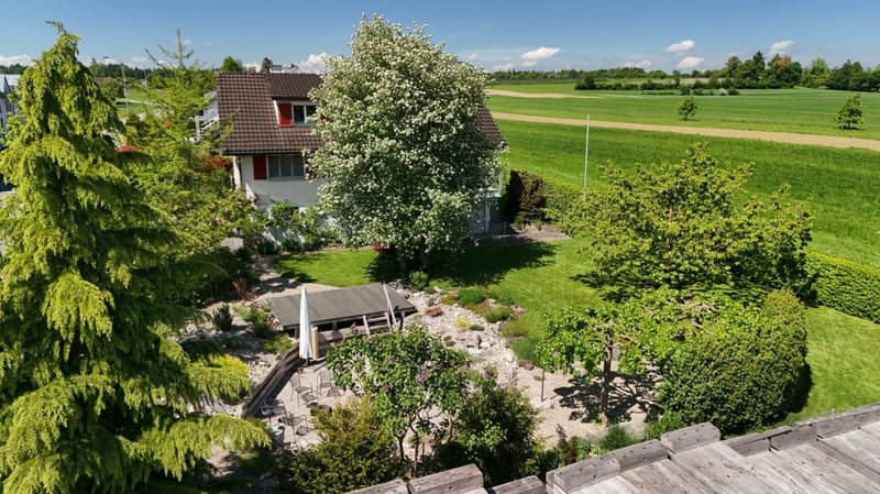 Ansicht auf den traumhaften Garten