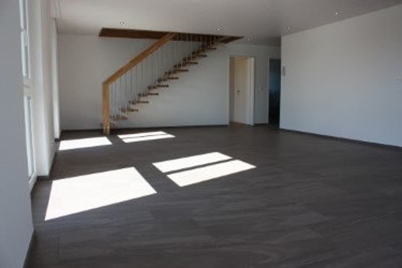 Wohnzimmer mit Treppenaufgang 1