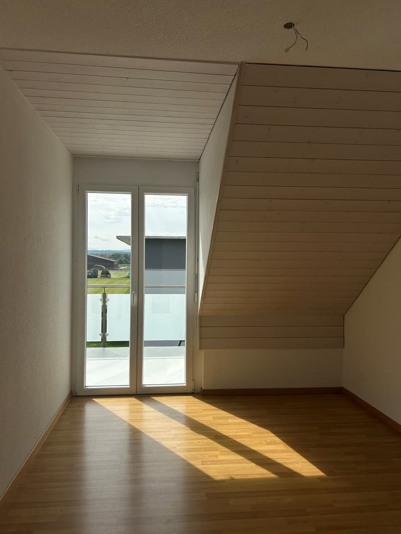 Zimmer mit Zugang Balkon