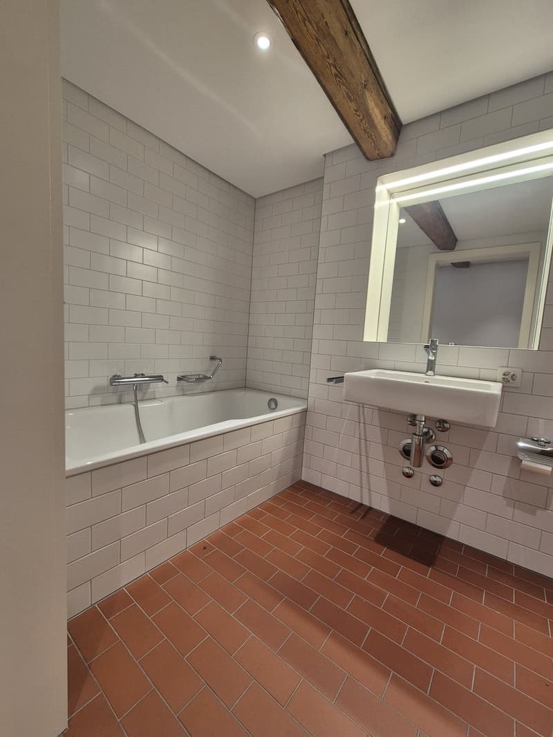 Bad mit Badwanne und WC