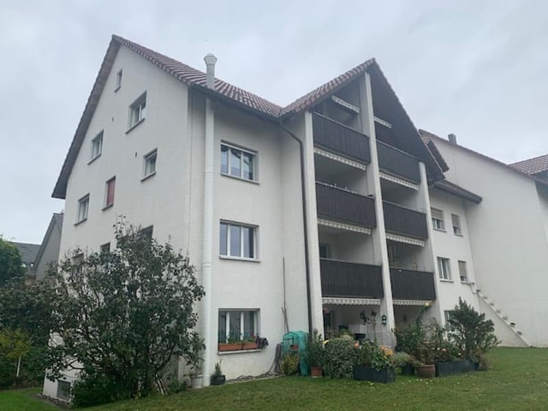 Helle 4.5-Zimmer-Wohnung mit Balkon (1)