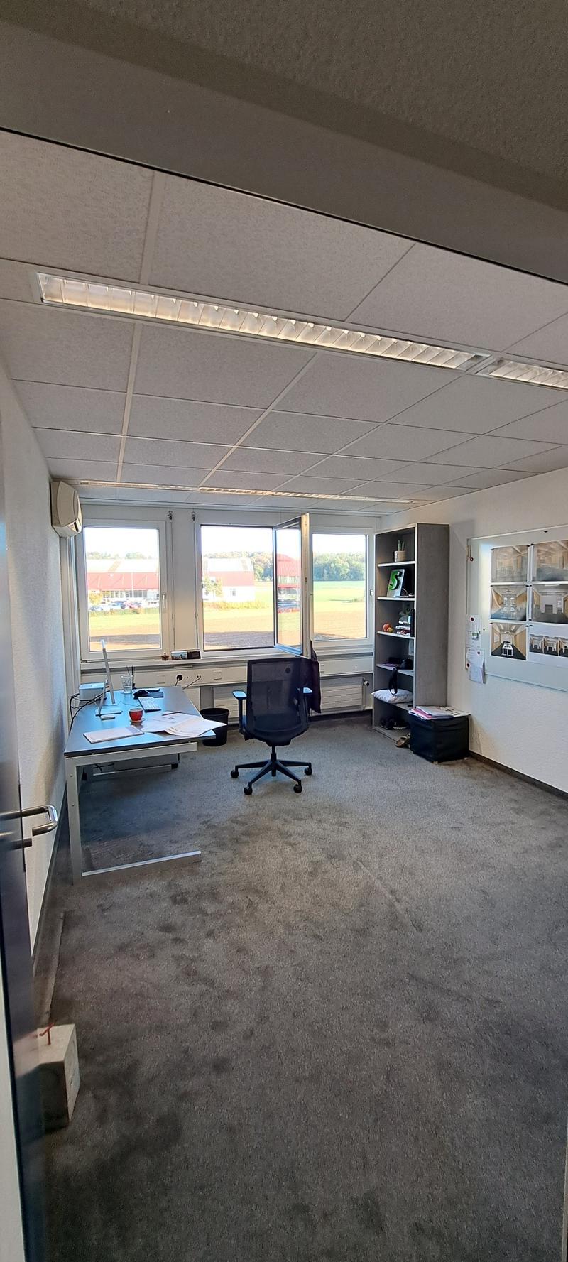 Grosse und helle Bürofläche (6)