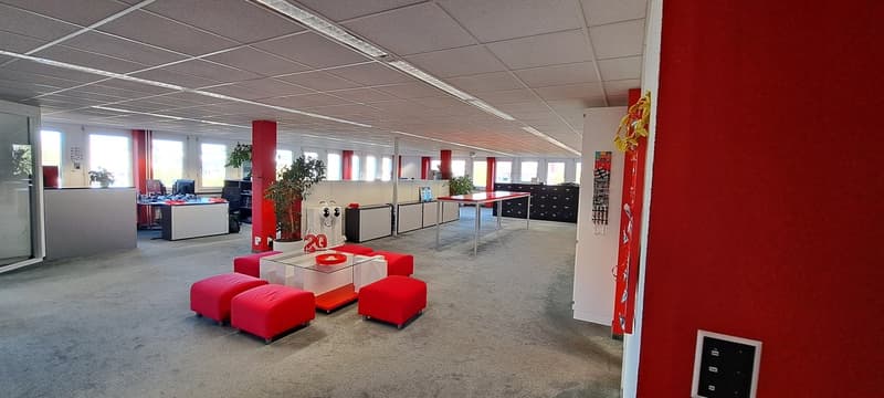 Grosse und helle Bürofläche (2)