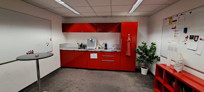 Grosse und helle Bürofläche (4)