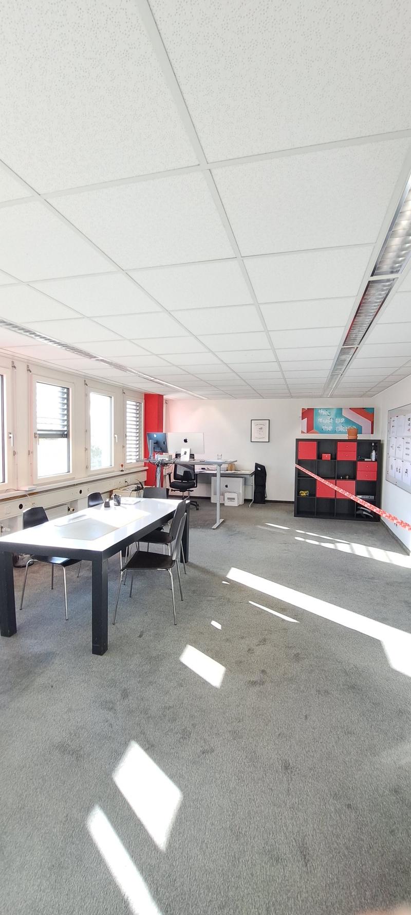 Grosse und helle Bürofläche (7)