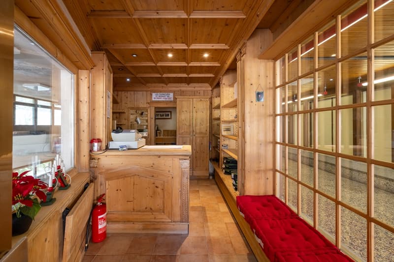 Garage / Local commercial d'exception au coeur de Crans-Montana (1)